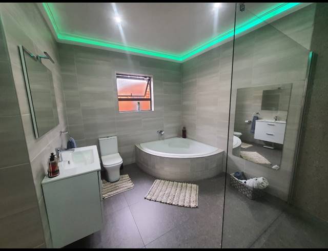 4 BEDROOM HOUSE FOR SALE IN VANDERBIJLPARK SE 4